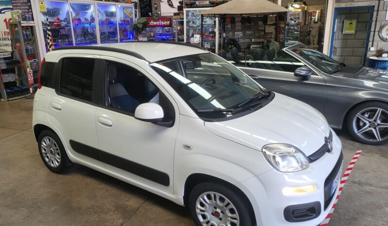 Fiat Panda 1.2, año 2013, 178.000 kilometros música, aire acondicionado, etc, se vende con 1 año de garantía, pidiendo 5.995e, 100% sin depósito de financiación disponible. Tel 922 736451
