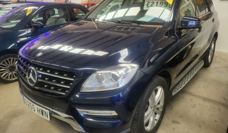 AUTOMATIC Mercedes ML250 4 matic 204cv, year 2014, 205,000km, music, navigation air-conditioning etc, automatic gears, sold with 1 year guarantee, asking 21,995e. 100% no deposit finance available. Tel 922 736451