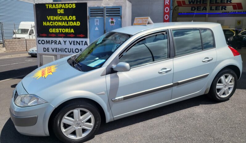 Renault Megane 1.6 Auto (110cv), año 2014, 117.000km, música, aire acondicionado, cámaras de aparcamiento, kit de teléfono, etc. AUTOMATIC gears. Se vende con 1 año de garantía, pidiendo 5.995e. Tel 922 736451