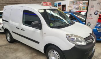 Renault Kangoo 1.5 90cv Diesel, año 2015, 154.000km música, aire acondicionado, etc, se vende con 1 año de garantía, pidiendo 9.995e. El 100% de la financiación de los depósitos no está disponible. Tel 922 736451