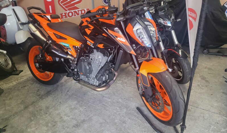 KTM 890 Duke año 2022, un propietario con 3.300km, pidiendo 7.995e tel 922 736451